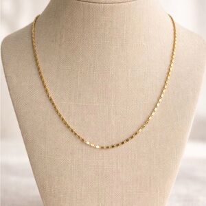 Elegant Gold Necklace
